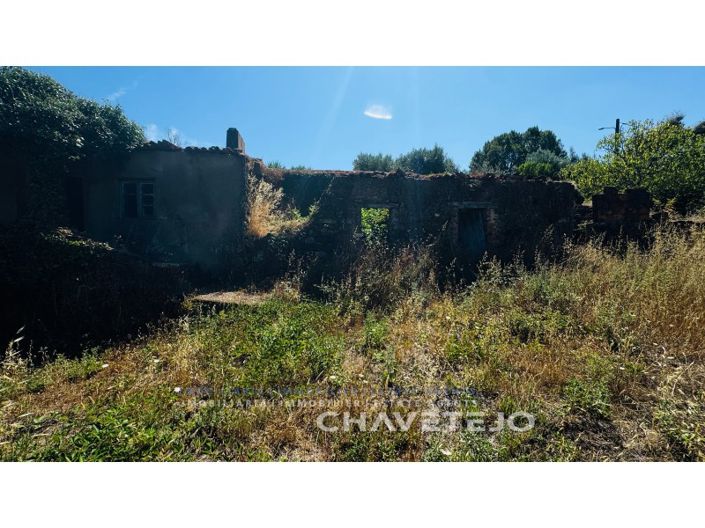 Image No.17-2 Bed Farmhouse for sale
