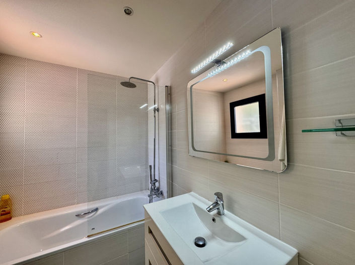 Image No.15-3 Bed Property for sale