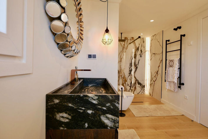 Image No.68-4 Bed Property for sale