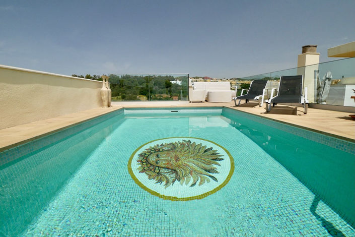 Image No.74-4 Bed Property for sale