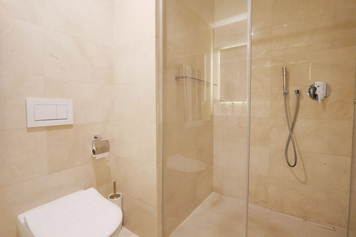 Image No.10-2 Bed Property for sale