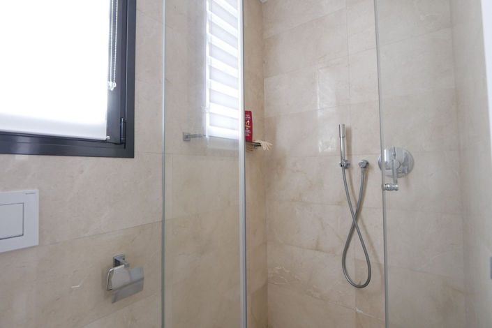 Image No.15-2 Bed Property for sale