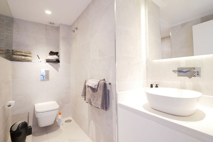 Image No.12-4 Bed Property for sale