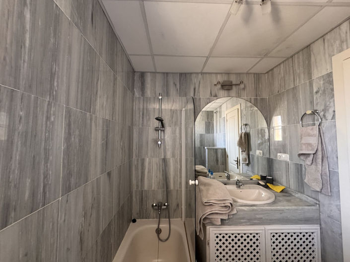 Image No.11-2 Bed Property for sale