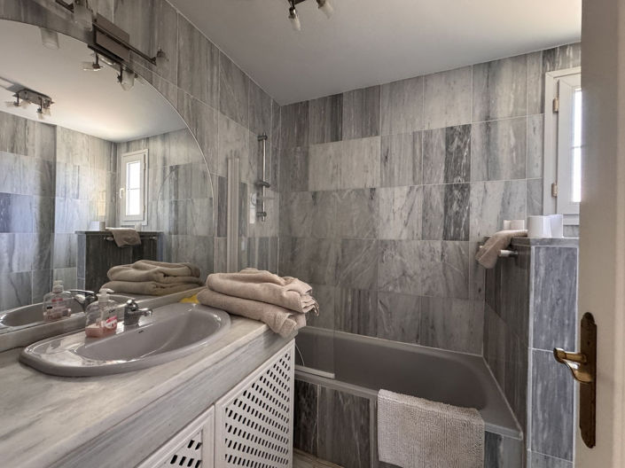 Image No.15-2 Bed Property for sale