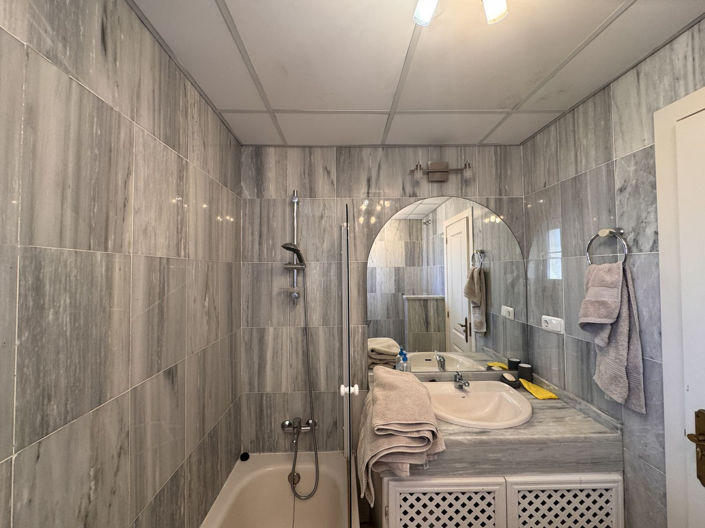 Image No.18-2 Bed Property for sale