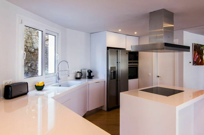 Image No.16-4 Bed Property for sale