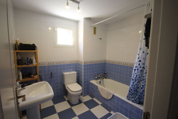 Image No.12-2 Bed Property for sale