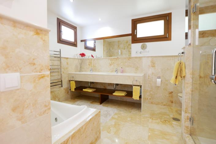 Image No.50-3 Bed Property for sale