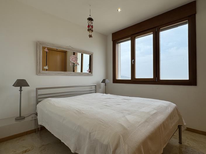 Image No.43-3 Bed Property for sale