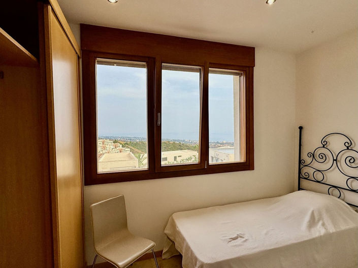 Image No.40-3 Bed Property for sale