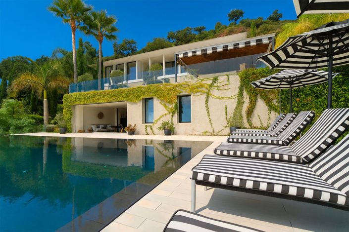 Image No.1-6 Bed Property for sale