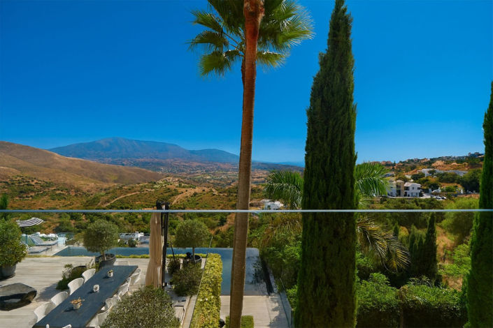 Image No.11-6 Bed Property for sale