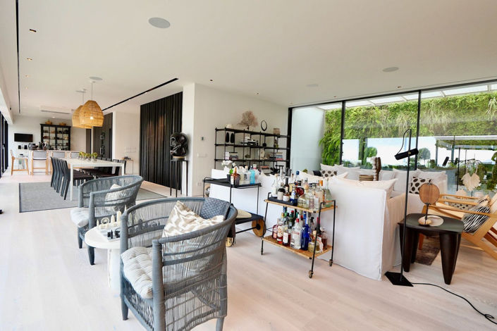 Image No.17-6 Bed Property for sale