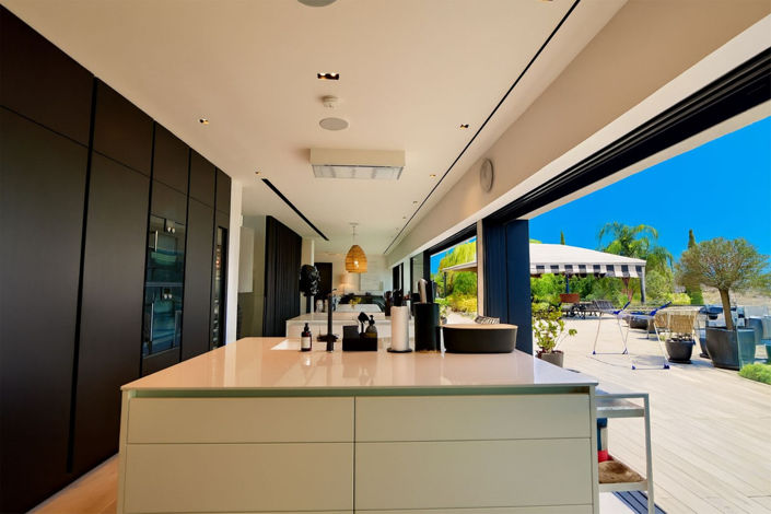 Image No.2-6 Bed Property for sale