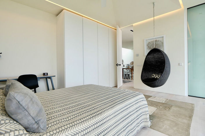 Image No.20-6 Bed Property for sale