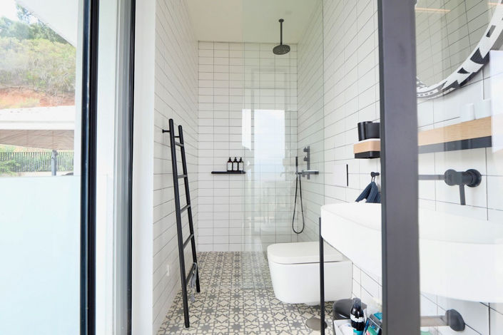 Image No.22-6 Bed Property for sale