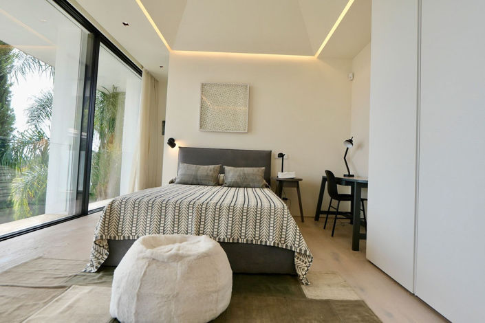 Image No.24-6 Bed Property for sale