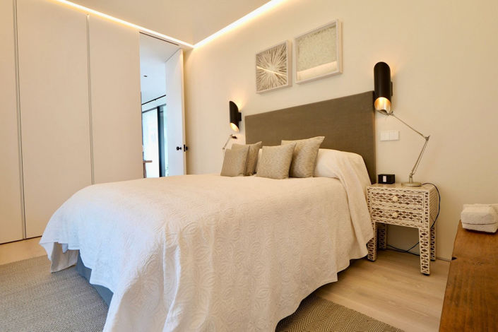 Image No.25-6 Bed Property for sale