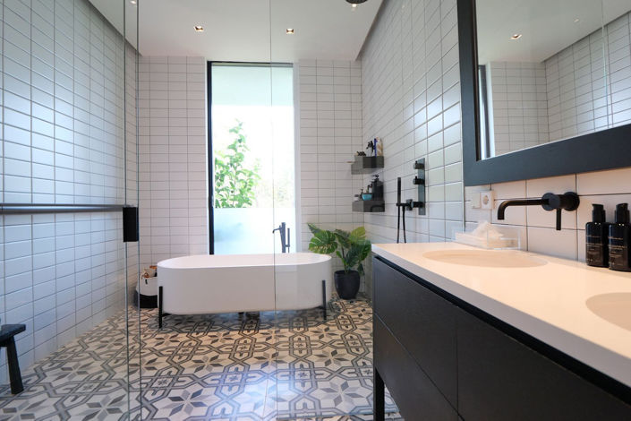 Image No.38-6 Bed Property for sale