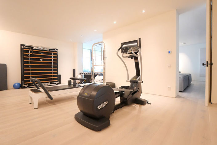 Image No.51-6 Bed Property for sale