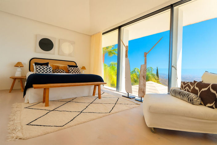 Image No.54-6 Bed Property for sale