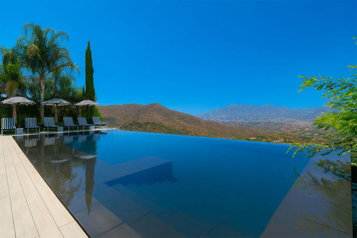 Image No.7-6 Bed Property for sale