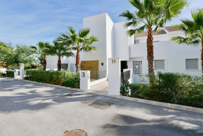 Image No.10-3 Bed Property for sale