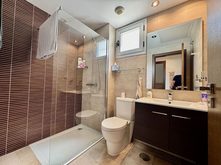 Image No.20-3 Bed Property for sale