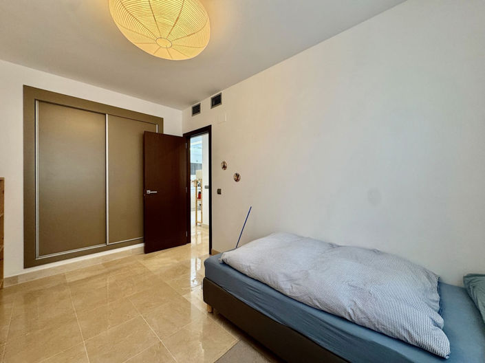 Image No.21-3 Bed Property for sale