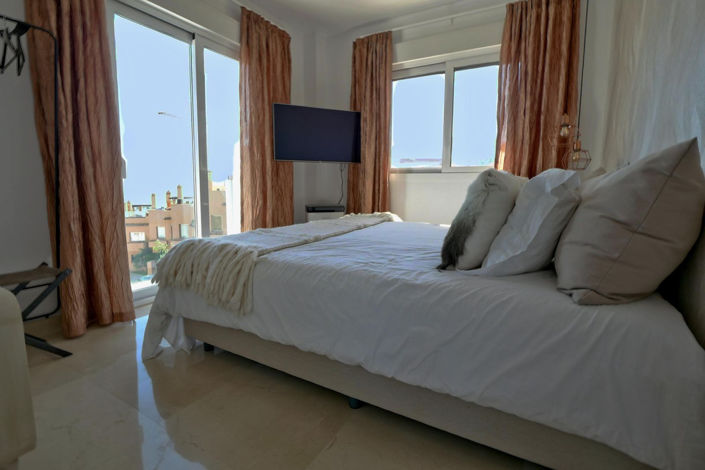 Image No.60-3 Bed Property for sale