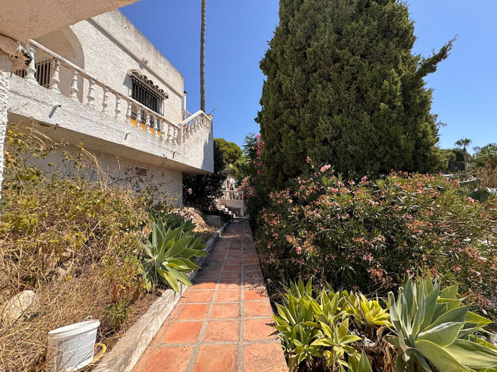 Image No.10-3 Bed Property for sale