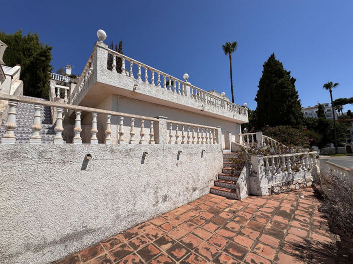 Image No.11-3 Bed Property for sale