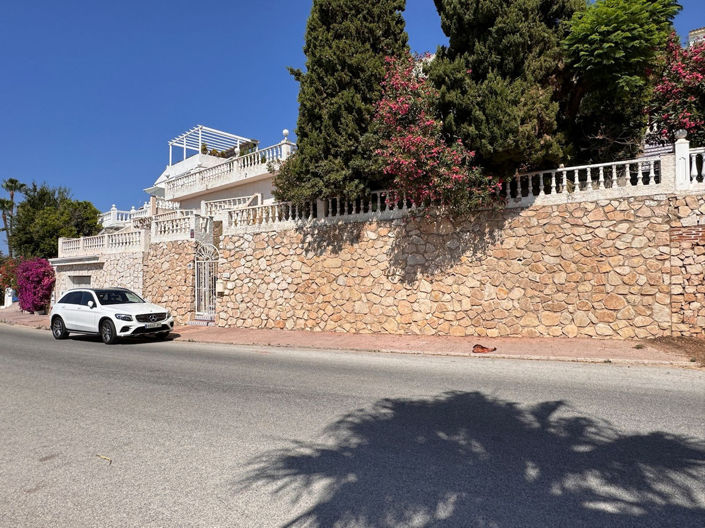 Image No.30-3 Bed Property for sale