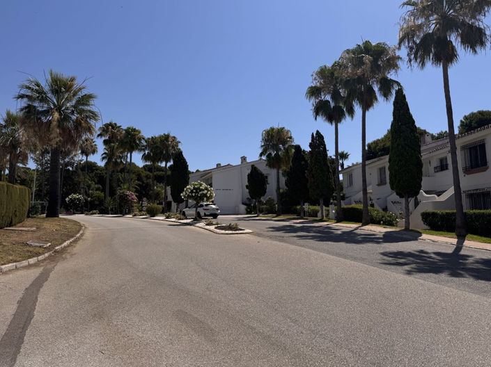 Image No.31-3 Bed Property for sale