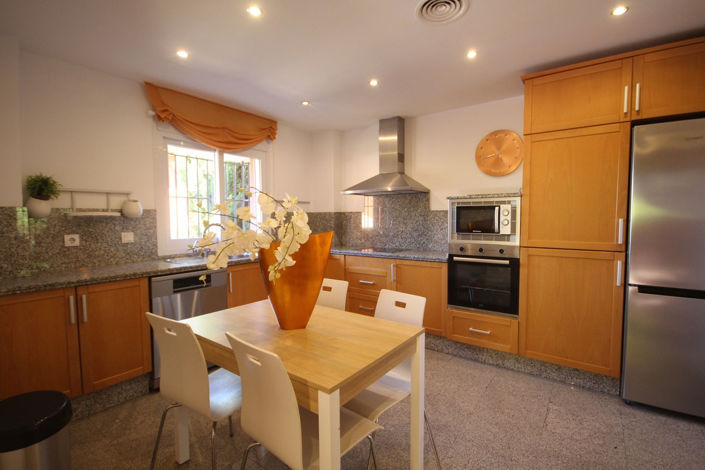 Image No.18-3 Bed Property for sale