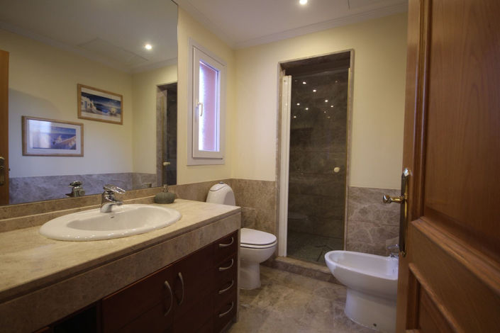 Image No.30-3 Bed Property for sale