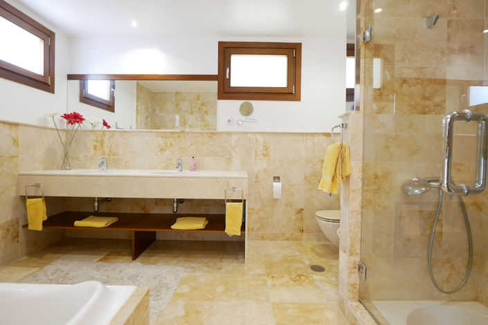 Image No.12-3 Bed Property for sale