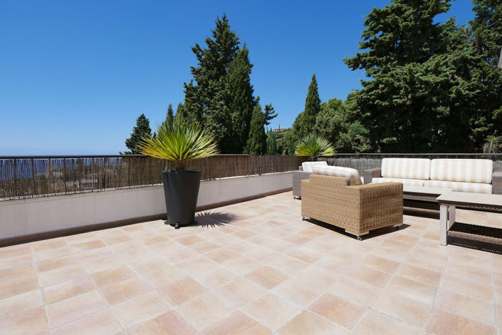 Image No.13-3 Bed Property for sale