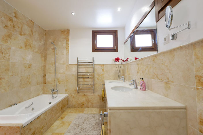 Image No.16-3 Bed Property for sale