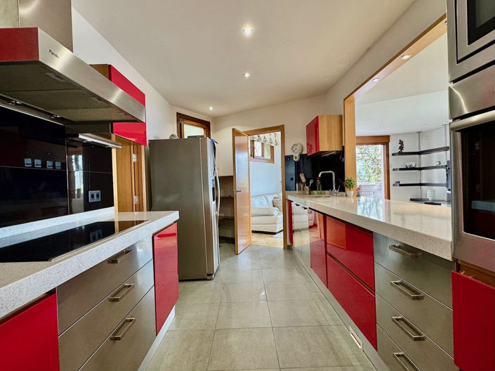 Image No.26-3 Bed Property for sale