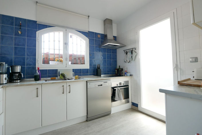 Image No.24-3 Bed Property for sale