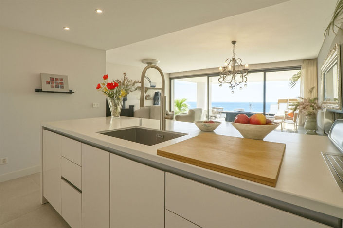 Image No.3-3 Bed Property for sale