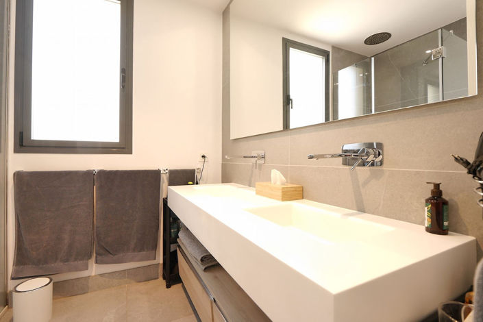 Image No.9-3 Bed Property for sale