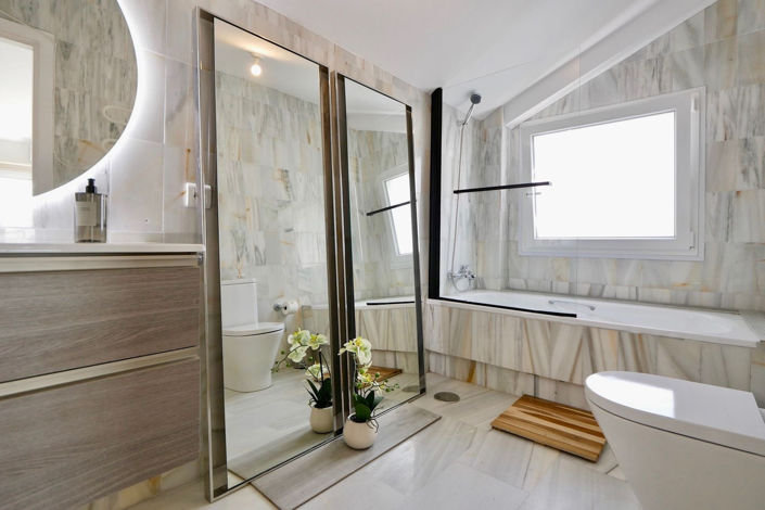 Image No.17-3 Bed Property for sale