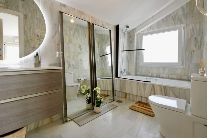 Image No.40-3 Bed Property for sale