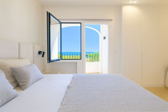 Image No.11-3 Bed Property for sale