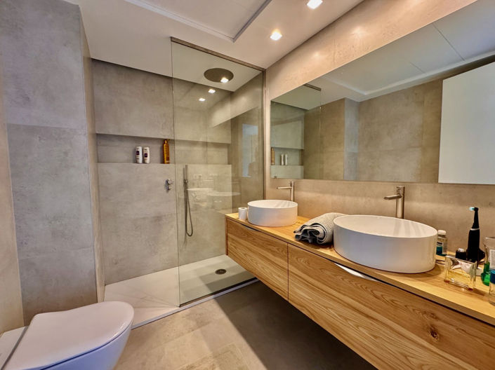 Image No.17-3 Bed Property for sale