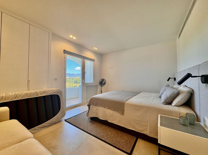 Image No.25-3 Bed Property for sale