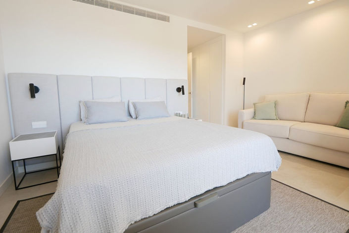 Image No.65-3 Bed Property for sale